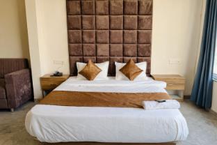 revelon grand hotel