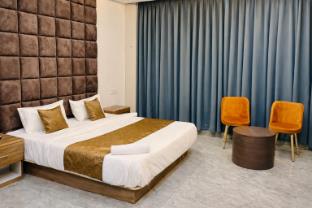 revelon grand hotel