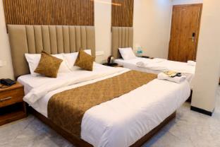revelon grand hotel