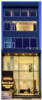 revelon grand hotel