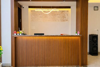 Revelon Grand Hotel,,2 star