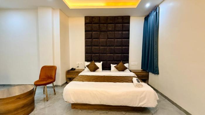 revelon grand hotel