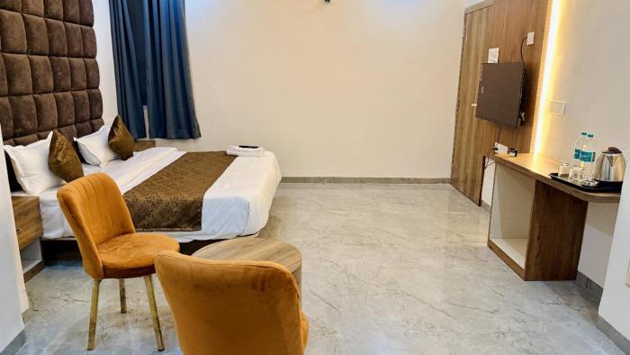 revelon grand hotel