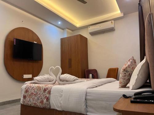 revelon grand hotel