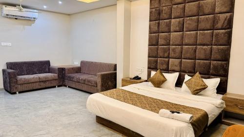 revelon grand hotel