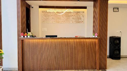revelon grand hotel