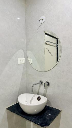 revelon grand hotel