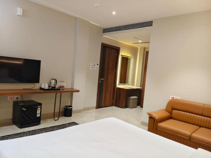 hotel the crown town