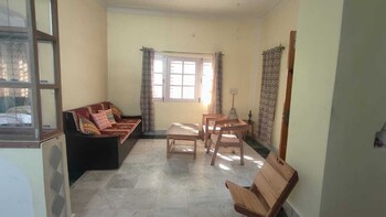 mp residency homestay