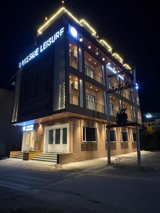 lakeside leisure