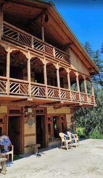adventure lodge jibhi