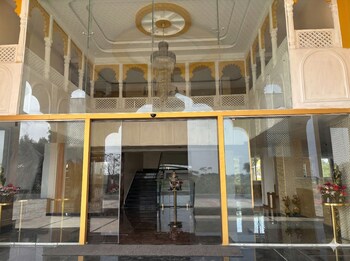 rajmahal hotel and resort