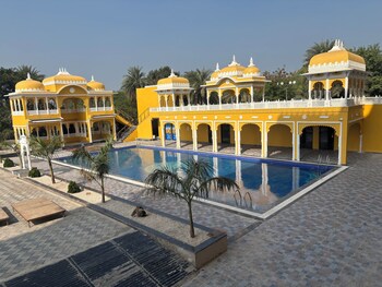 rajmahal hotel and resort