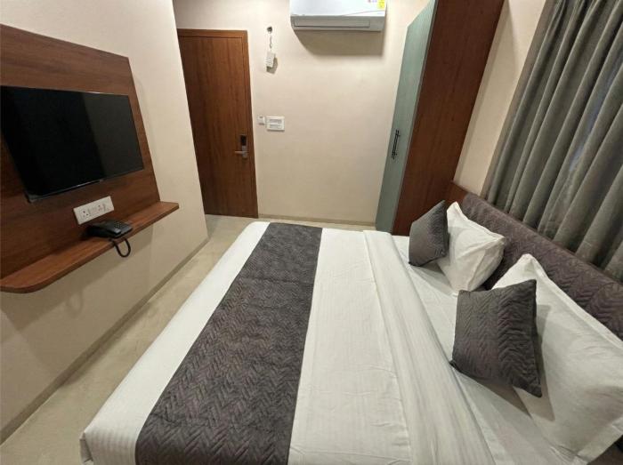 hotel pragya paradise