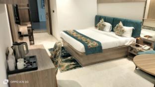 new naresh sweets restaurant and hotel raebareli