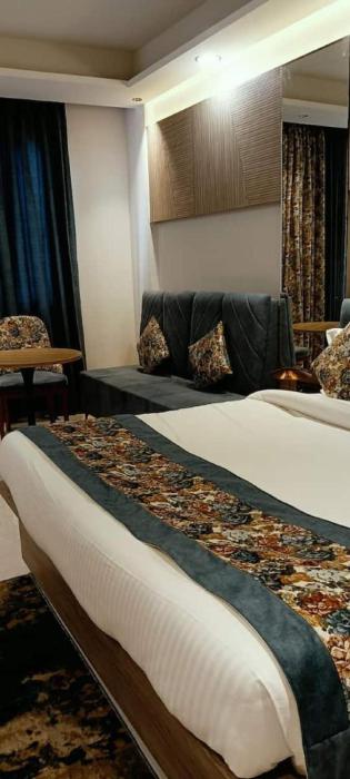 new naresh sweets restaurant and hotel raebareli