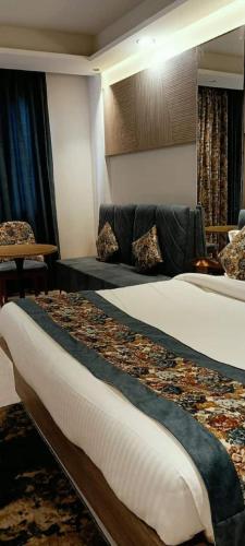 new naresh sweets restaurant and hotel raebareli