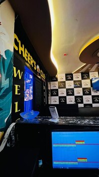 Cheers Club & Hotel,,2 star