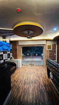 Cheers Club & Hotel,,2 star