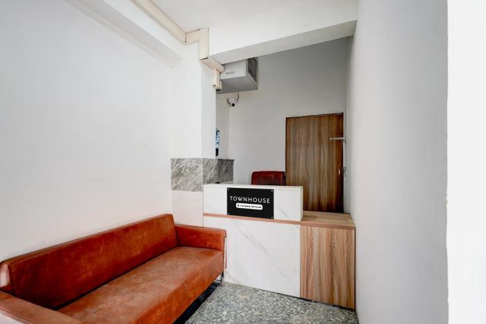 super townhouse sector 18 udhyog vihar