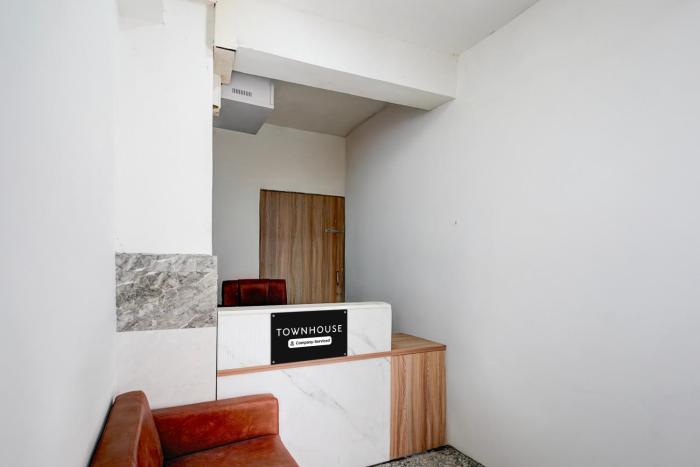 super townhouse sector 18 udhyog vihar