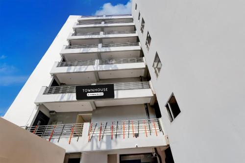 super townhouse sector 18 udhyog vihar