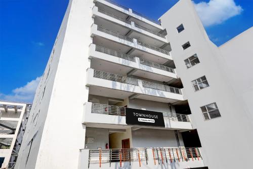 super townhouse sector 18 udhyog vihar
