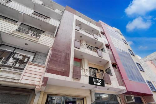 super hotel o dwarka mor metro station