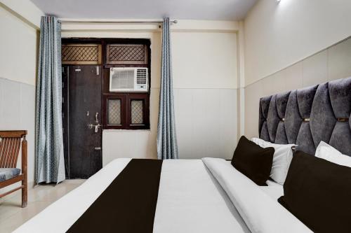 Super Hotel O Dwarka Mor Metro Station,,3 star