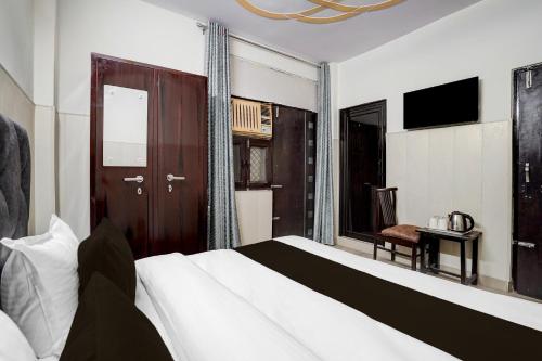 super hotel o dwarka mor metro station