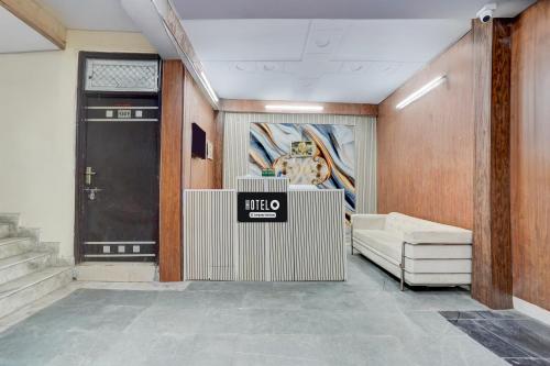 Super Hotel O Dwarka Mor Metro Station,,3 star