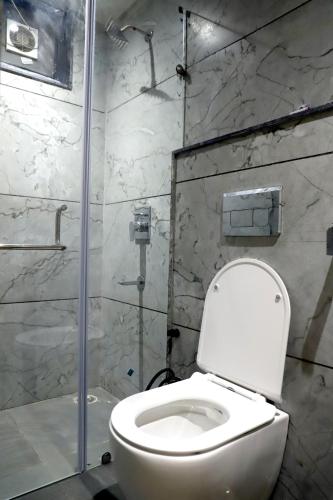 hotel vivaan walk to banke bihari temple