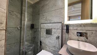 hotel vivaan walk to banke bihari temple