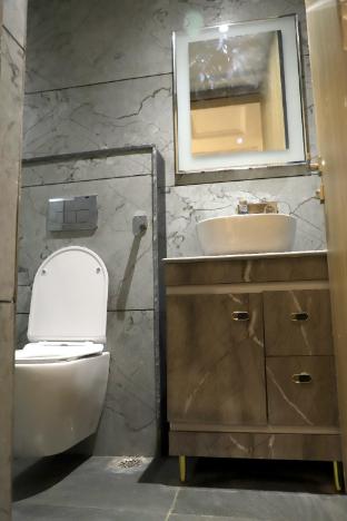 hotel vivaan walk to banke bihari temple