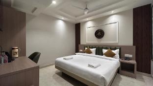 hotel vivaan walk to banke bihari temple