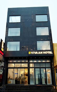 Hotel Vivaan - Walk To Banke Bihari Temple,,3 star