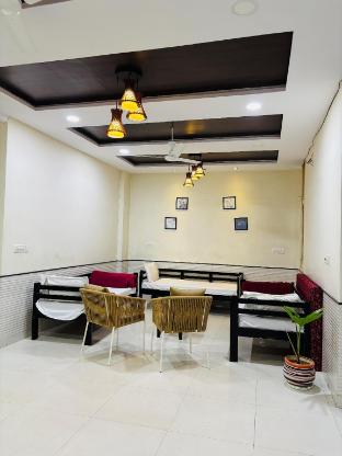 Hotel 7 Door,,3 star