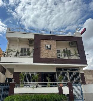 Hotel 7 Door,,3 star