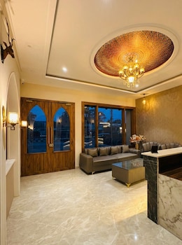 Hotel The Royal King,,3 star