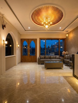 Hotel The Royal King,,3 star