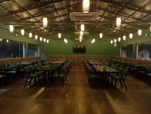 citrus prime bandhavgarh resort and cott