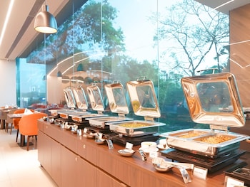 the fern habitat pune mundhwa series by marriott