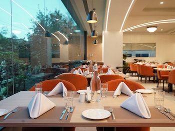 the fern habitat pune mundhwa series by marriott