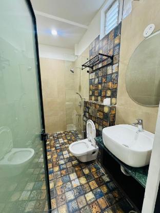 the 5 story hotel hitec city