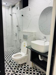 the 5 story hotel hitec city