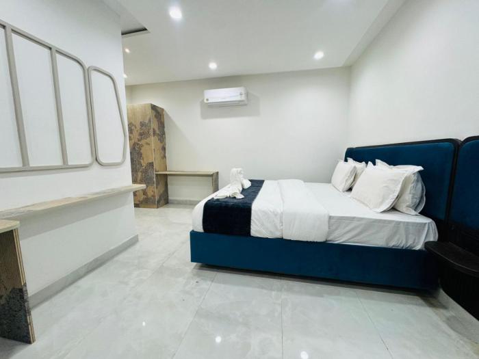 the 5 story hotel hitec city