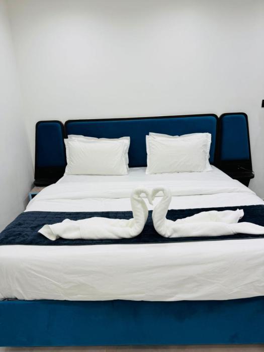 the 5 story hotel hitec city
