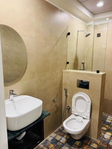 the 5 story hotel hitec city