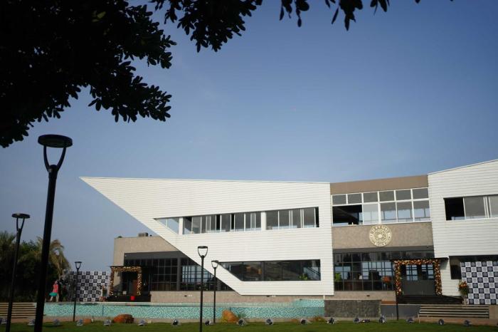 shoreland leisure stays