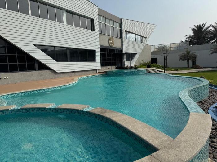 shoreland leisure stays